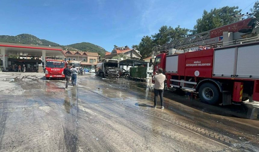 Akaryakıt İstasyonu Facianın Eşiğinden Döndü: Mazot Yüklü Tanker Alev Alev Yandı!