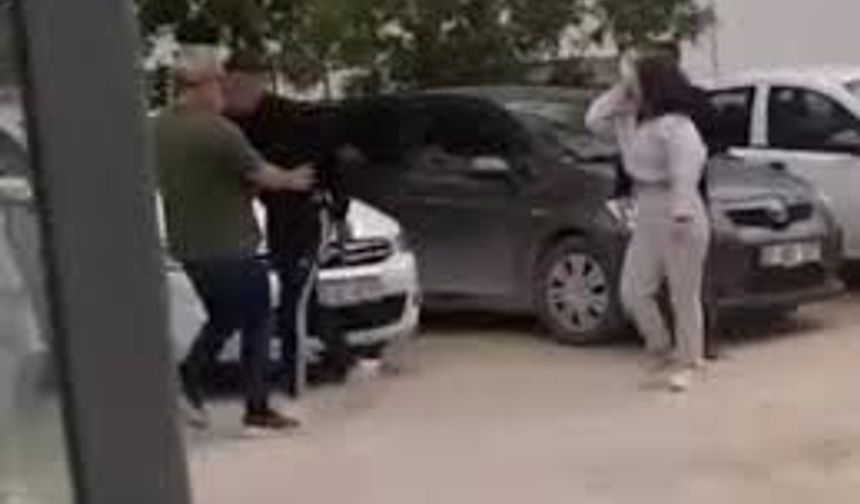 Afyonkarahisar'da kavgayı ayırmaya çalışan adamın üzerine bıçakla yürüdü!