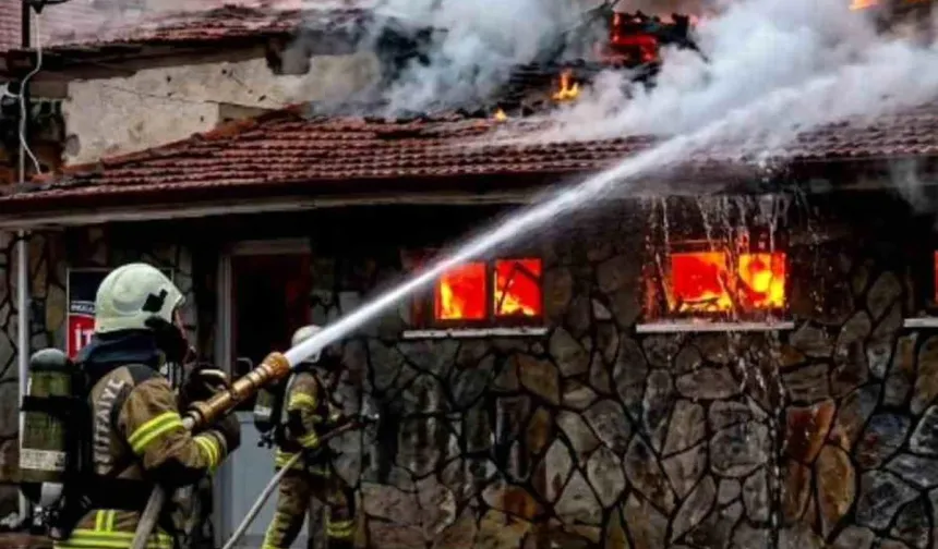 Kütahya'da tarihi Aslanlı Hamamı'nda yangın çıktı!