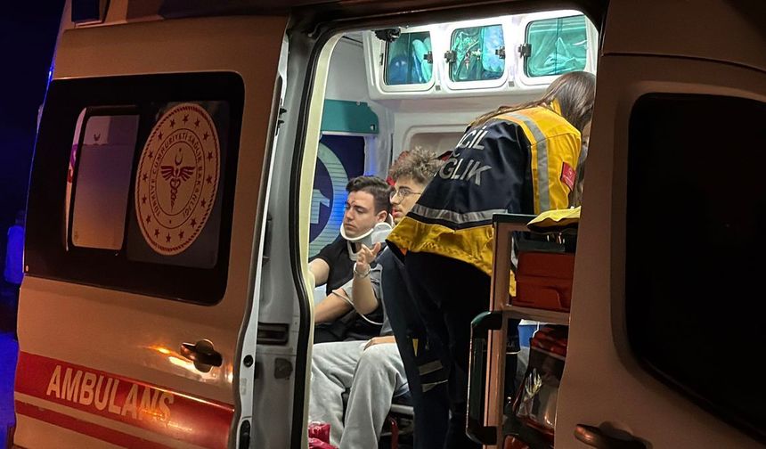 Kütahya'da otomobil şarampole devrildi: Yaralılar var