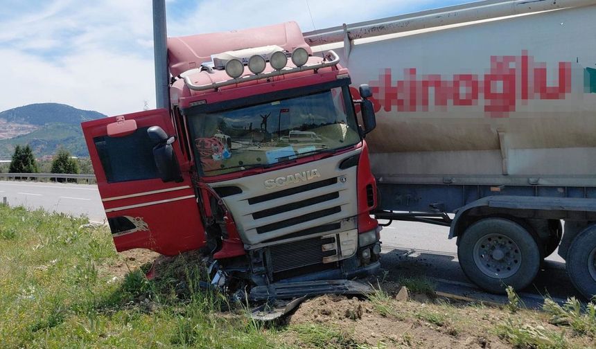 Manisa Kırkağaç'ta feci kaza: Aynı aileden 1 kişi hayatını kaybetti, 4 kişi yaralandı!