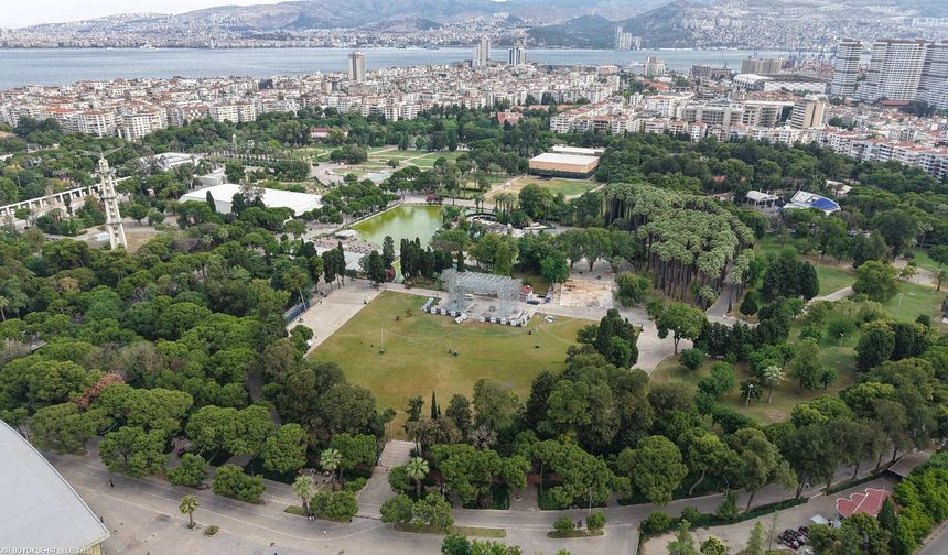 İzmir'de Kültürpark’ta yeni dönem: 16 bin kişilik Zeytin Sahne hizmete açıldı!
