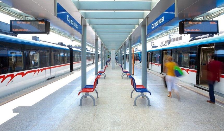İzmir'de İZBAN'a binenler dikkat: 1 Temmuz'da 'Butonlu Kapı' dönemi başlıyor!