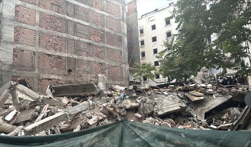 Afyonkarahisar'da otel yıkımında bina tamamen çöktü: İş yerleri zarar gördü!