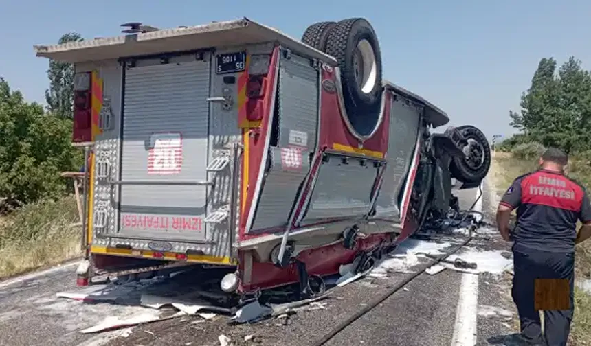 İzmir Bergama’da kazaya giden itfaiye aracı devrildi: 2 yaralı yaralı var!