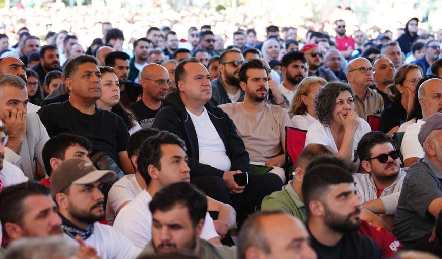 Manisa’da milli maç coşkusu: Dev ekran, ücretsiz servis ve ikram!