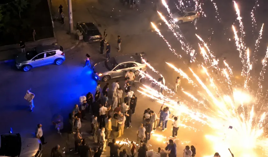 İzmir'de nişan kutlaması kabusa döndü: Havai fişekler insanların üzerine patladı!