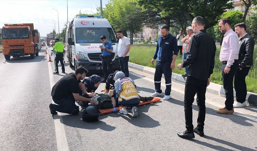 Kütahya'da motosikletle otomobil çarpıştı: Yaralılar var!