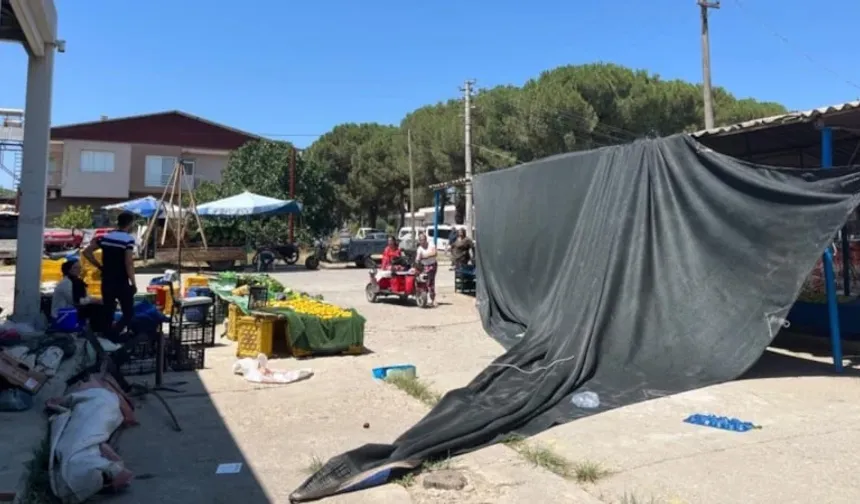 İzmir Bayındır'da semt pazarını fırtına vurdu: Tezgahlar devrildi!