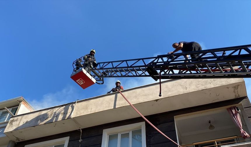 Aydın'da apartmanda korkutan yangın: 2 kişi hastaneye kaldırıldı!