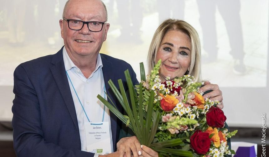 İKSEV Başkanı Filiz Eczacıbaşı Sarper EFA Onur Üyesi Seçildi
