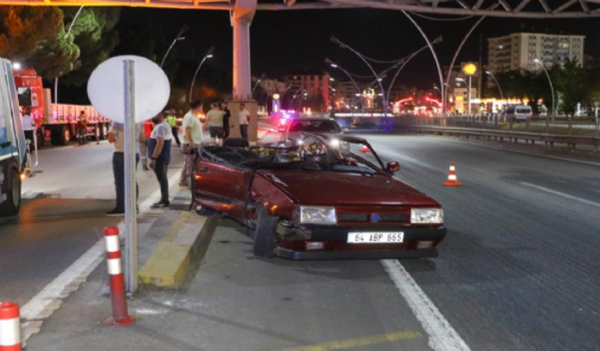 Uşak'ta feci kaza: Otomobil ikiye ayrıldı! Ölü ve yaralı var