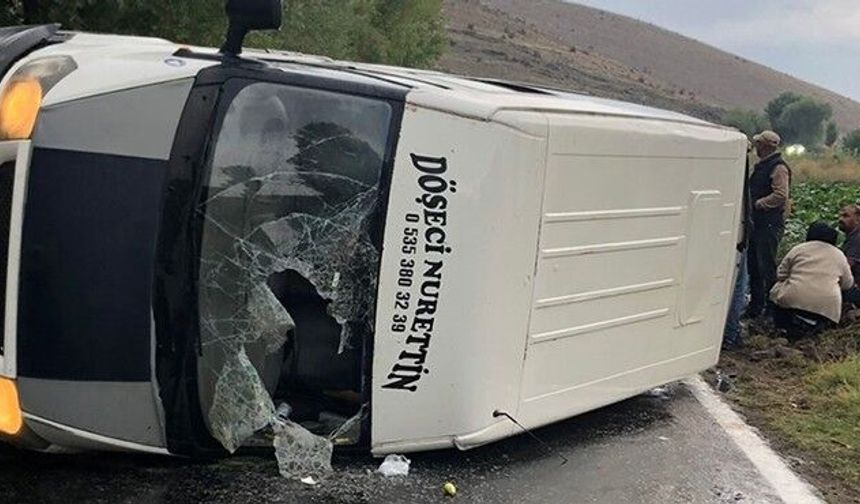 Afyonkarahisar'da işçi servisi kaza yaptı: Çok sayıda yaralı var!