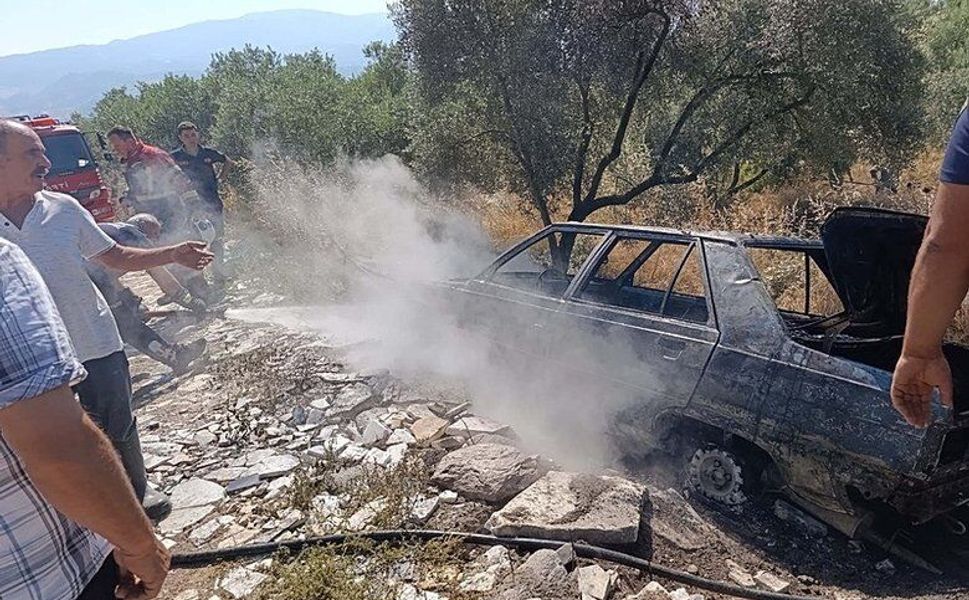 Aydın'da otomobil alev aldı: Sürücü aracı uzaklaştırıp faciayı önledi!