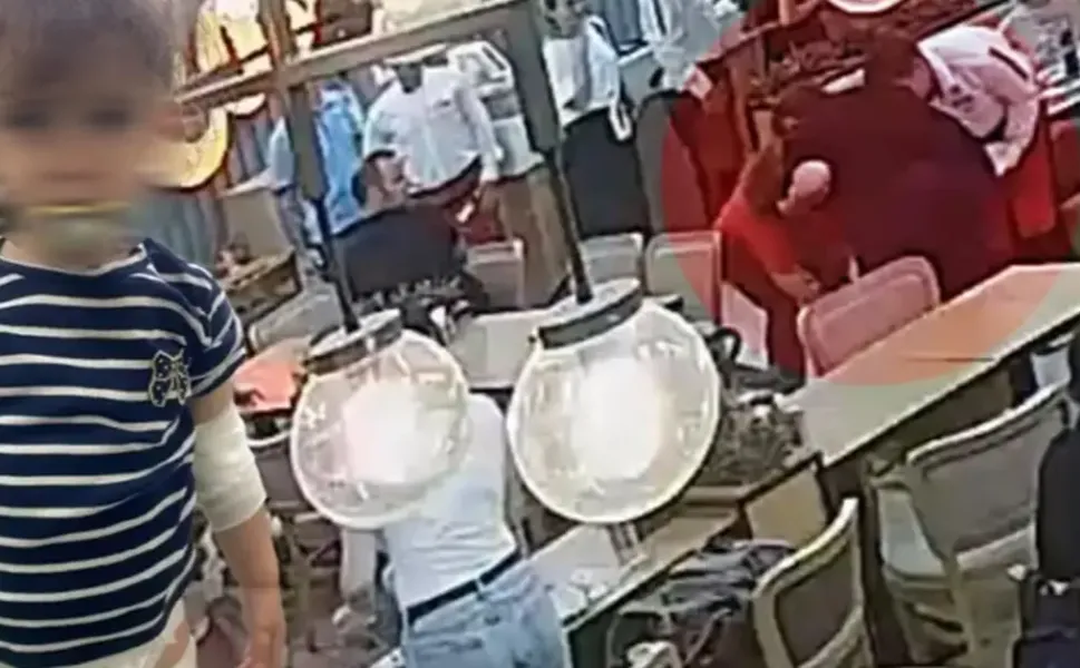 İzmir'de restoranda korkunç kaza: 2 yaşındaki bebeğin üzerine kızgın yağ döküldü!