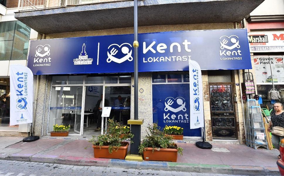 İzmir Konak'ta yeni Kent Lokantası: 4 çeşit yemek 25 TL!