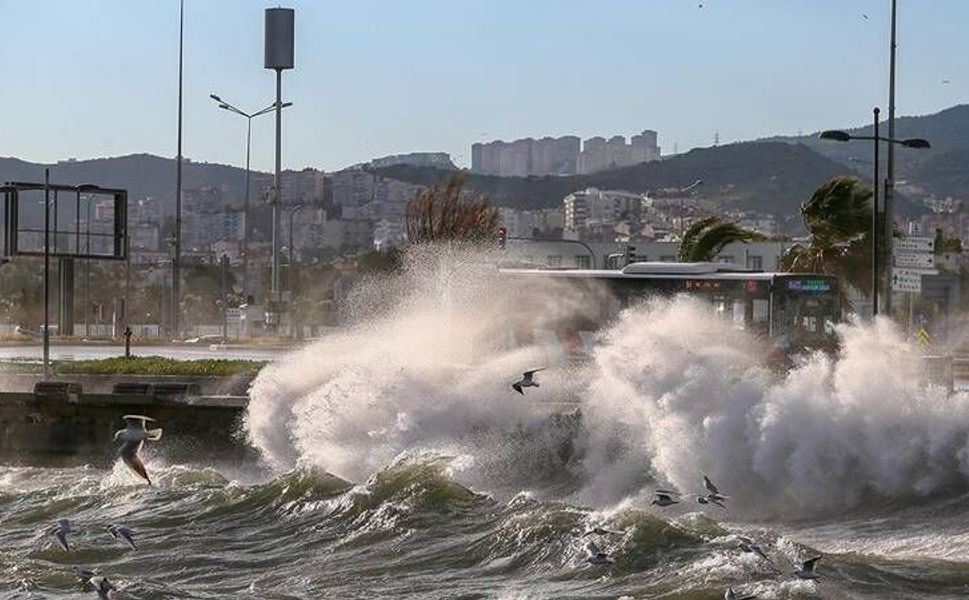 İzmir'de yarın fırtına bekleniyor: Saat verildi!