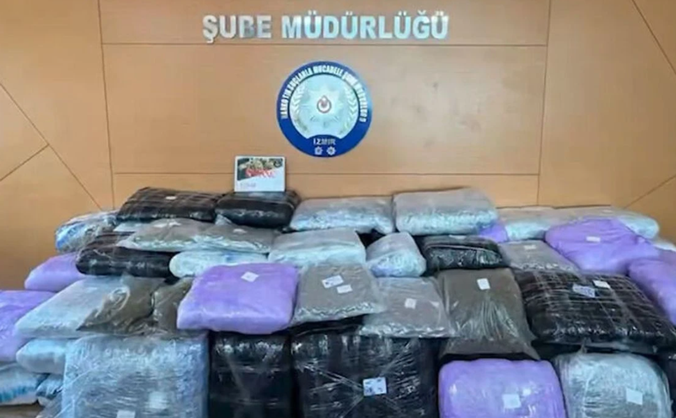 İzmir'de büyük operasyon: 371 kilogram uyuşturucu ele geçirildi!