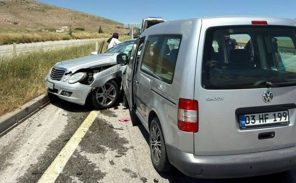 Afyonkarahisar'da feci kaza: Ölü ve yaralılar var!