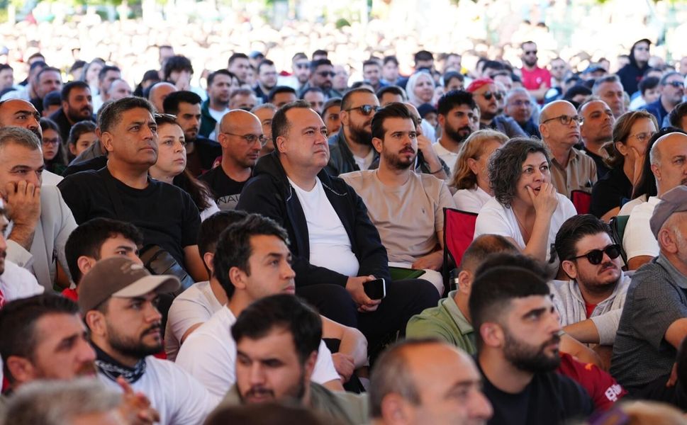 Manisa’da milli maç coşkusu: Dev ekran, ücretsiz servis ve ikram!