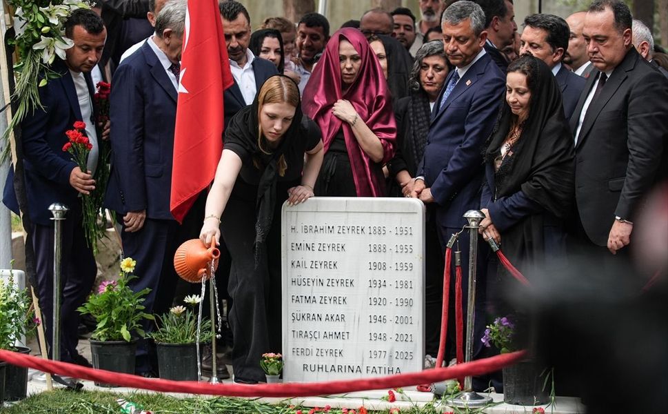 Ferdi Zeyrek'in anma töreninde duygu dolu anlar!
