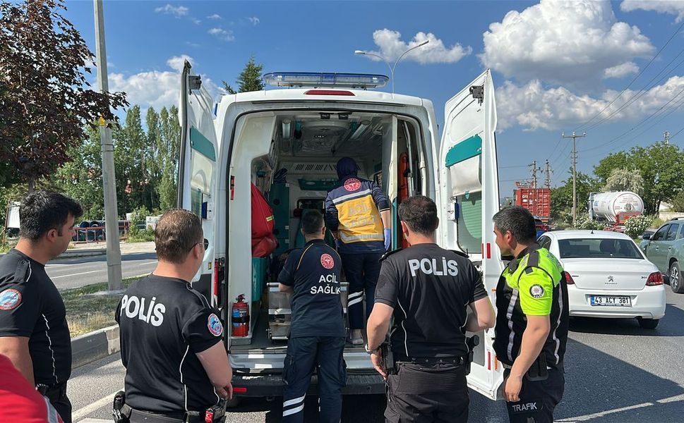 Kütahya'da kaza: Yolun karşısına geçmek isteyen kadına araç çarptı!