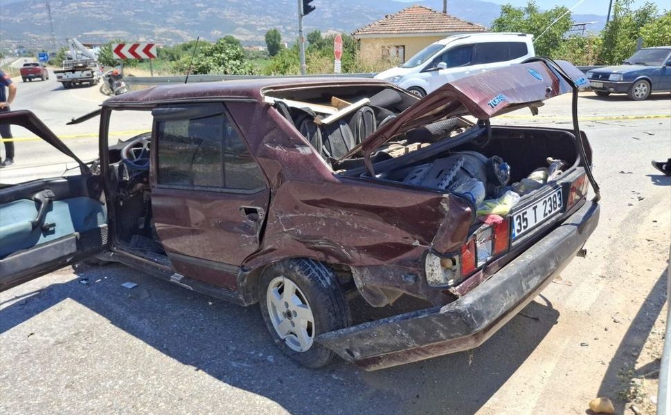 İzmir'de feci kaza: Kadın sürücü ağır yaralandı!