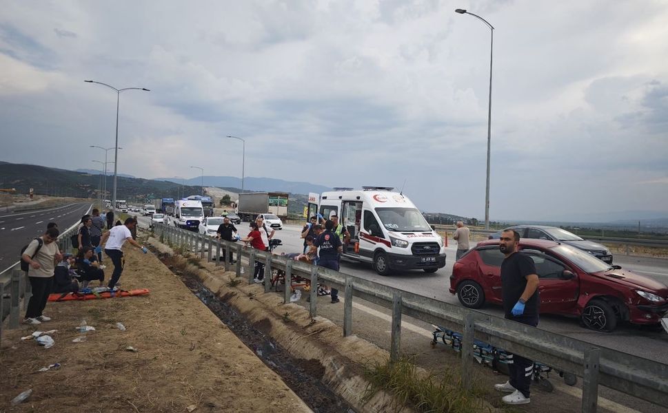 Aydın'da otomobille yolcu otobüsü çarpıştı: Çok sayıda yaralı var!