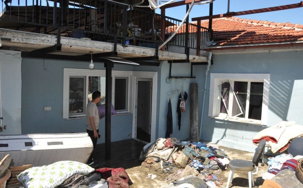 Manisa Salihli'de sel felaketi! “Su boynuma kadar geldi, kapıyı açamadım”