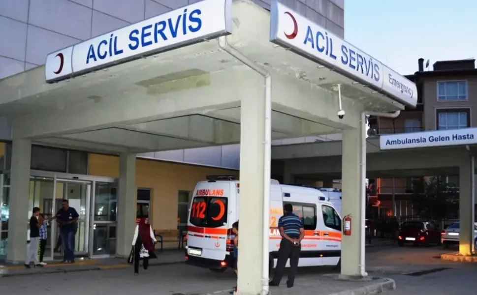 Denizli'de evlat acısının ardından ikinci şok: Baba geri manevrada eşine çarptı!