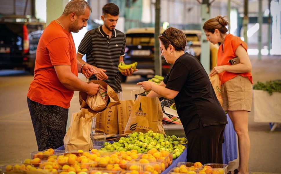 İzmir'de Bostanlı ile Balçova'da organik pazar: İzmirliler akın ediyor!