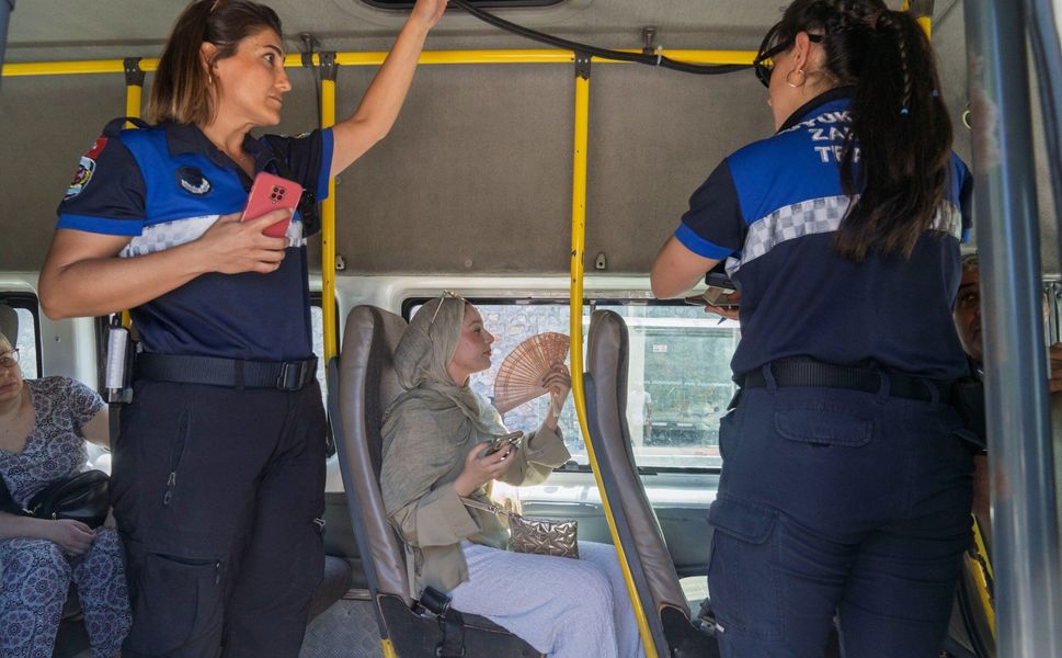 İzmir'de klima açmayan toplu ulaşım aracı sürücülerine ceza kesildi!
