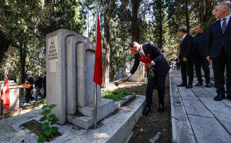 İzmir'de 15 Temmuz şehitleri dualarla anıldı!