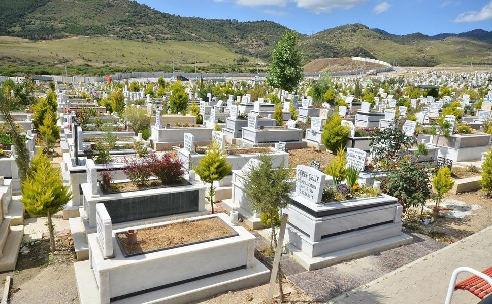 İzmir'de mezarlıklarda yeni dönem: Türkiye'de ilk kez uygulanacak!