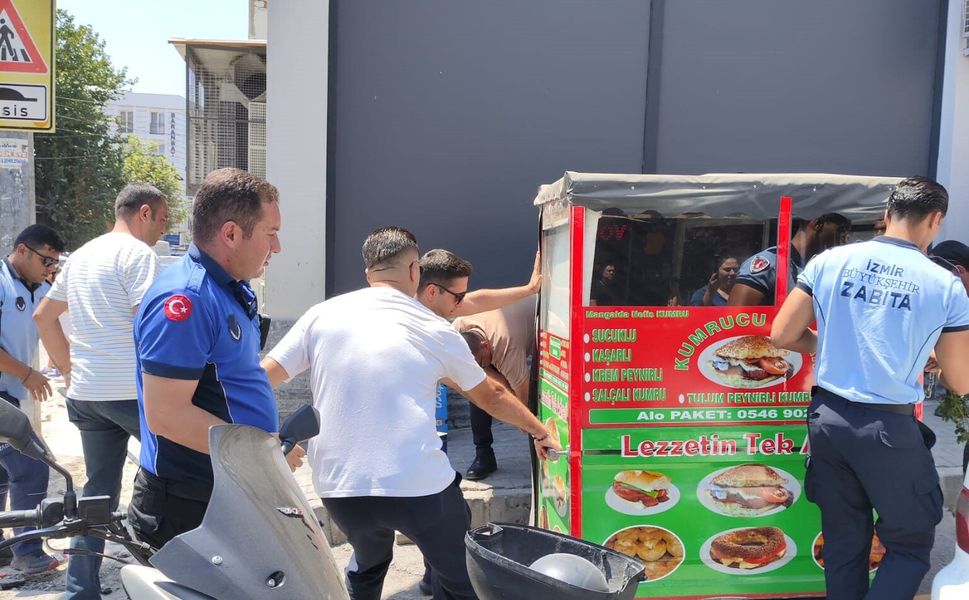 İzmir Bayraklı'da kamusal alan işgallerine denetim!