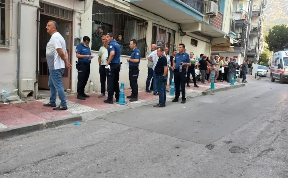 Manisa'da kahreden olay: Kardeşinin cesediyle 2 gün aynı evde kaldı!