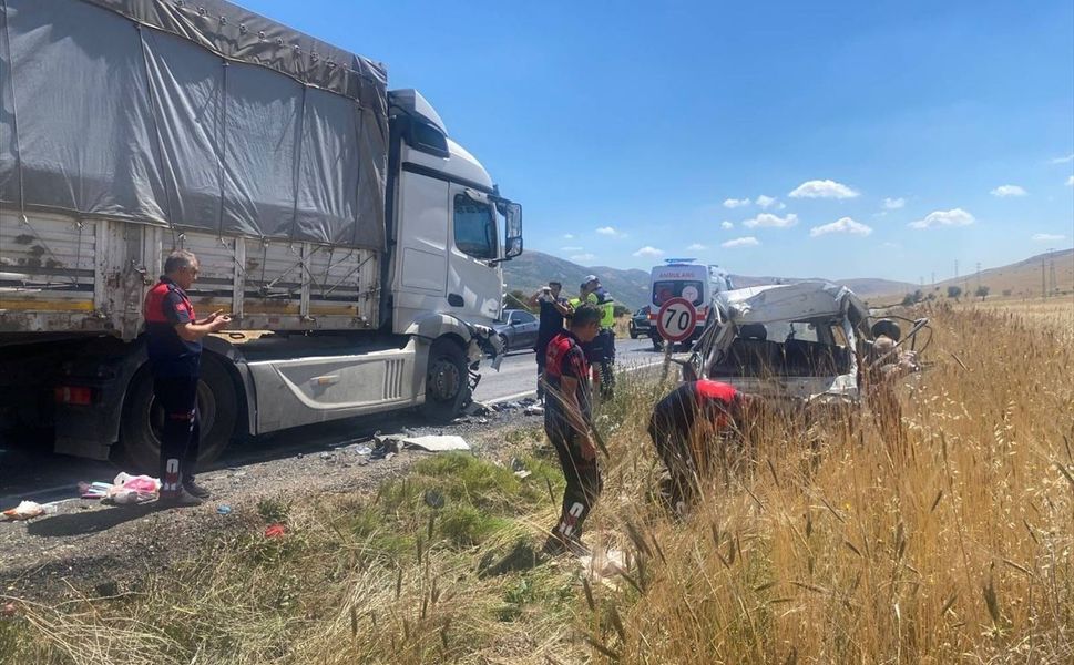 Afyonkarahisar'da feci kaza: 1 kişi hayatını kaybetti!