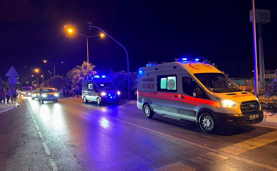 Aydın'da kaza: Otomobil ağaca çarptı! 6 yaralı var
