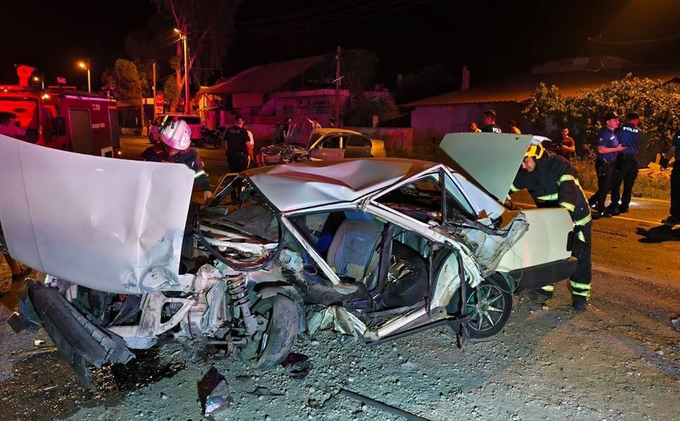 Aydın'da feci kaza: 2 otomobil çarpıştı! Çok sayıda yaralı var