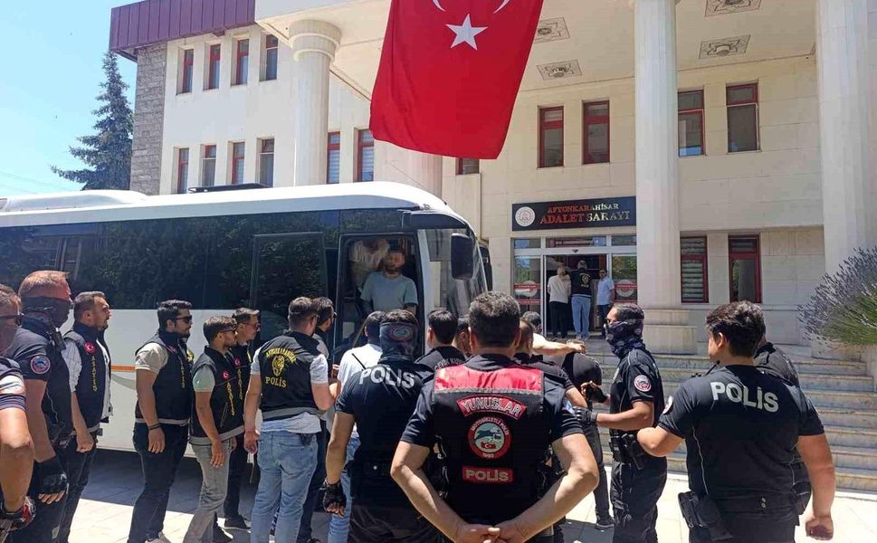 Afyonkarahisar'da minibüs durağı başkanı silahlı kavgada hayatını kaybetti!