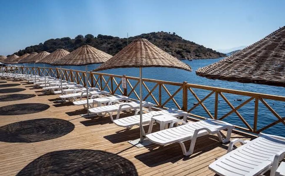 Bodrum'da Türkbükü Halk Plajı'nda giriş ücretsiz, lahmacun 125 TL!
