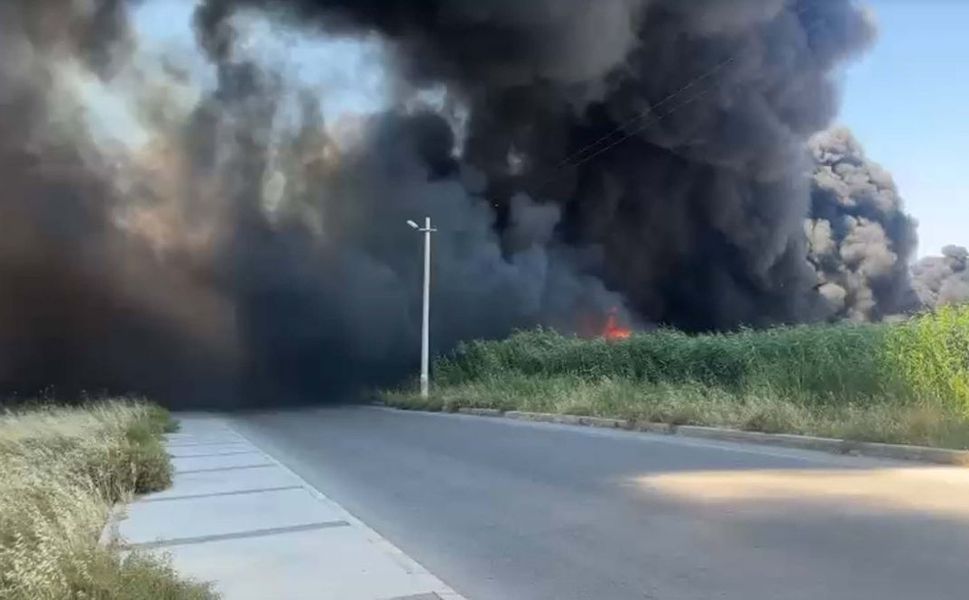 İzmir Menemen'de geri dönüşüm fabrikasında yangın: Dumanlar gökyüzünü kapladı!