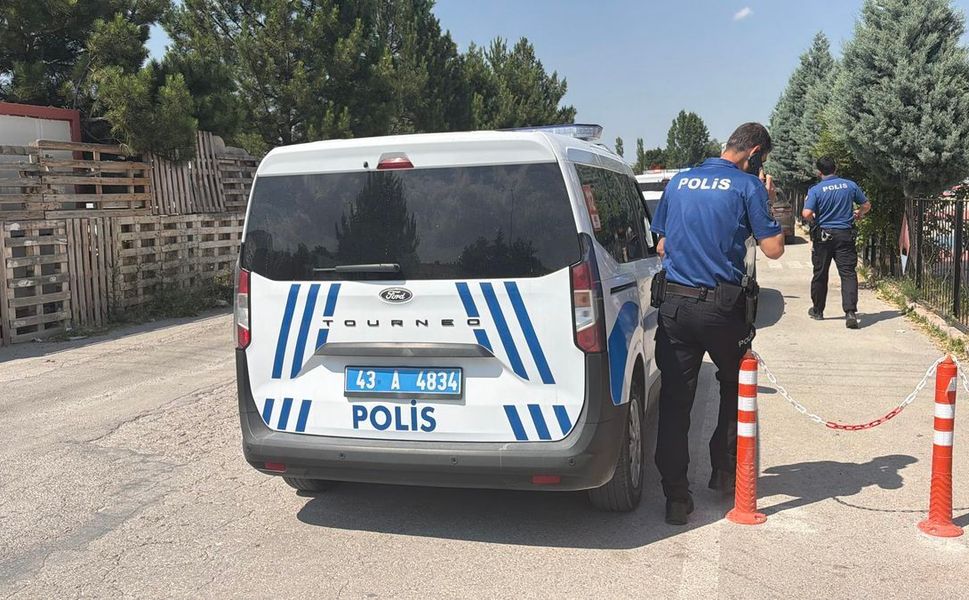 Kütahya'da silahlı saldırı: İşletmeci ayağından yaralandı!