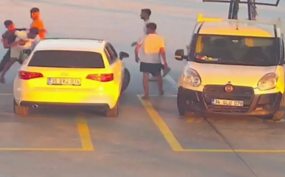 Aydın Kuşadası'nda akaryakıt istasyonunda tekme ve yumruklu kavga!