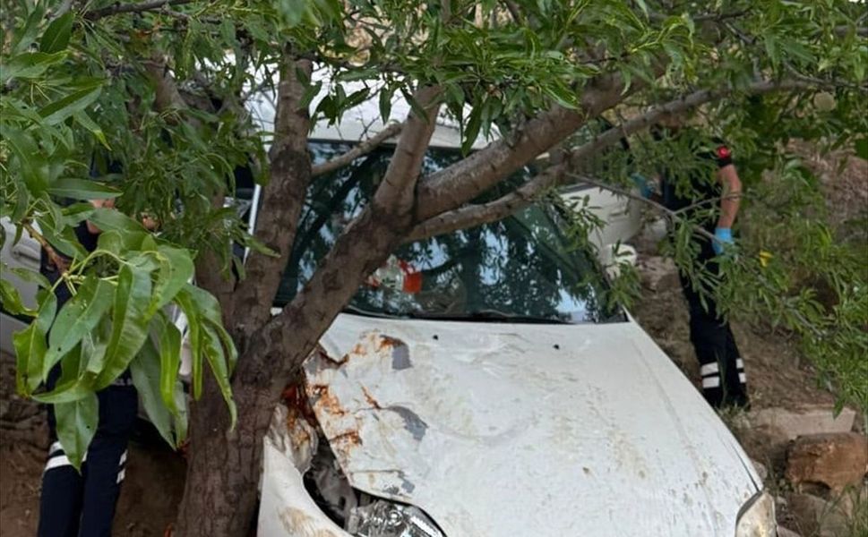 Manisa'da otomobil devrildi: 4 yaralı var!