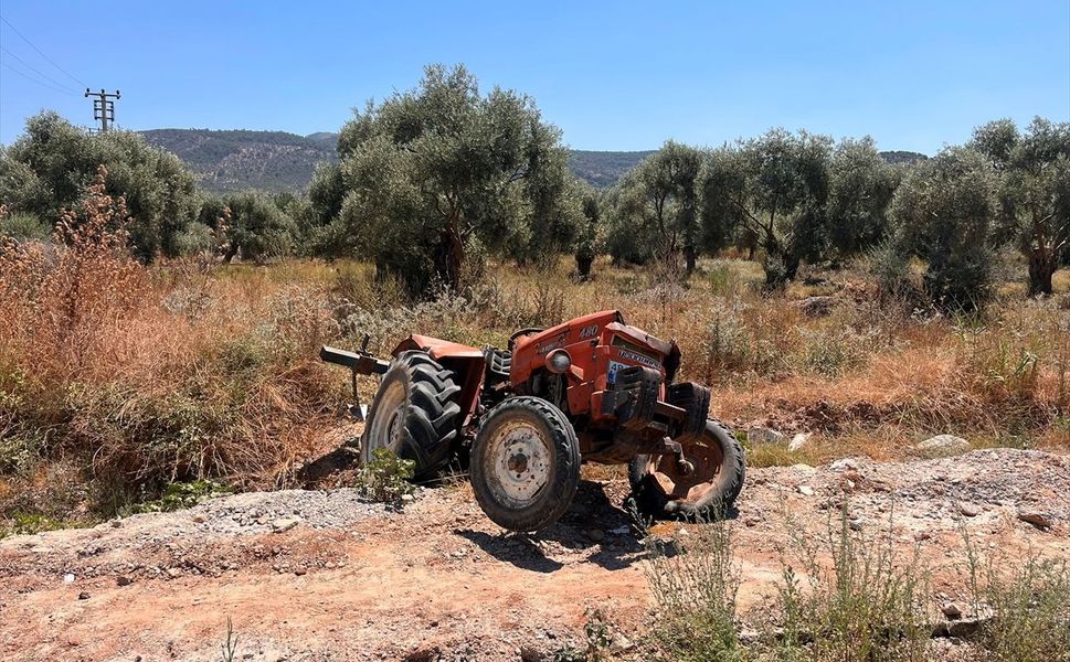 Milas'ta tırla traktör çarpıştı: 2 kişi hayatını kaybetti!