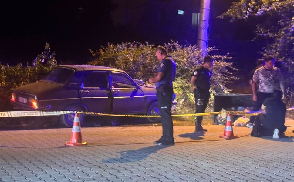 Muğla'da otomobil çöp konteynerine çarptı: Kazada sürücü hayatını kaybetti!