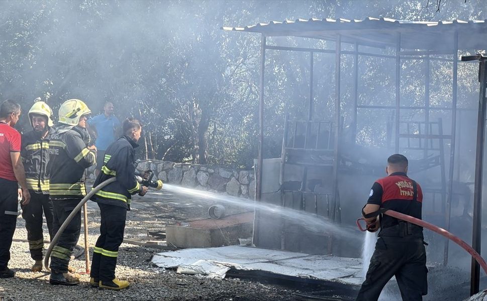 Muğla Bodrum'da personel lojmanında yangın: Çok sayıda ekip sevk edildi!