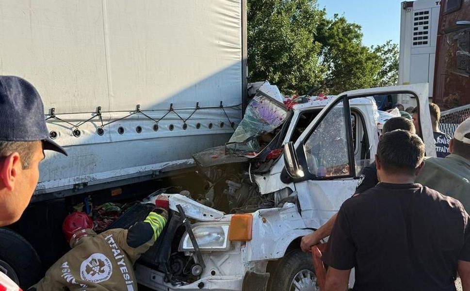 Manisa Kula'da feci kaza: 1'i ağır 2 yaralı var!