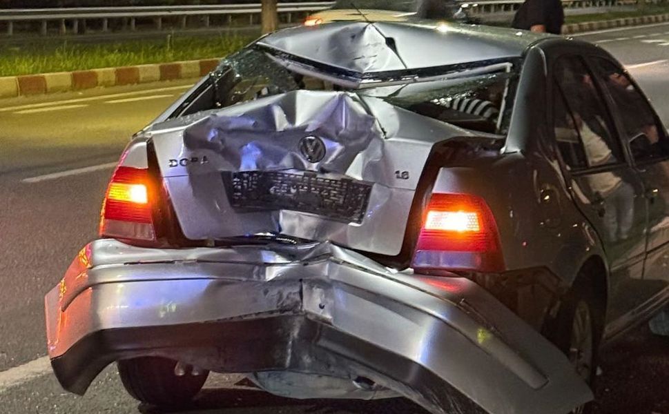 Kütahya'da feci kaza: Emniyet şeridinde duran otomobile çarptı!